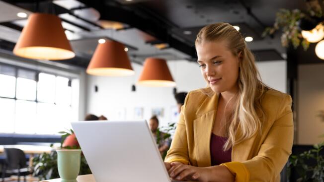 (Artykuły)Podatek od sprzedaży ubrań i zabawek w Internecie