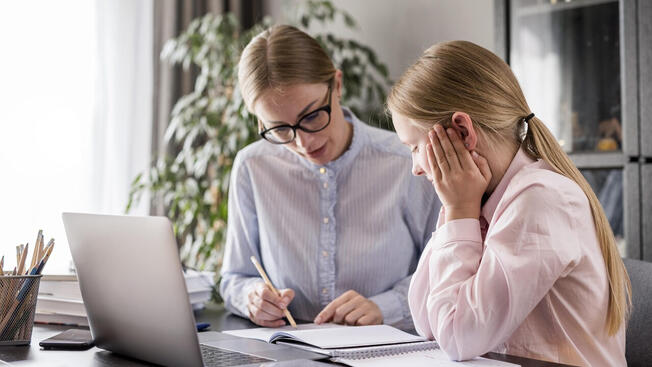 (Artykuły)Korepetycje a podatek: jak rozliczyć dochody z korepetycji i do jakiej kwoty są wolne od podatku?