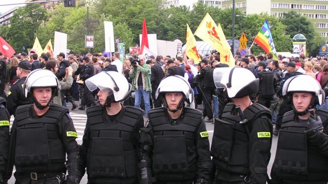 Jak rozwiązać problem emerytur mundurowych?